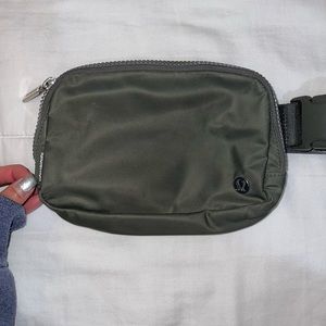 Lululemon everywhere belt bag in olive green